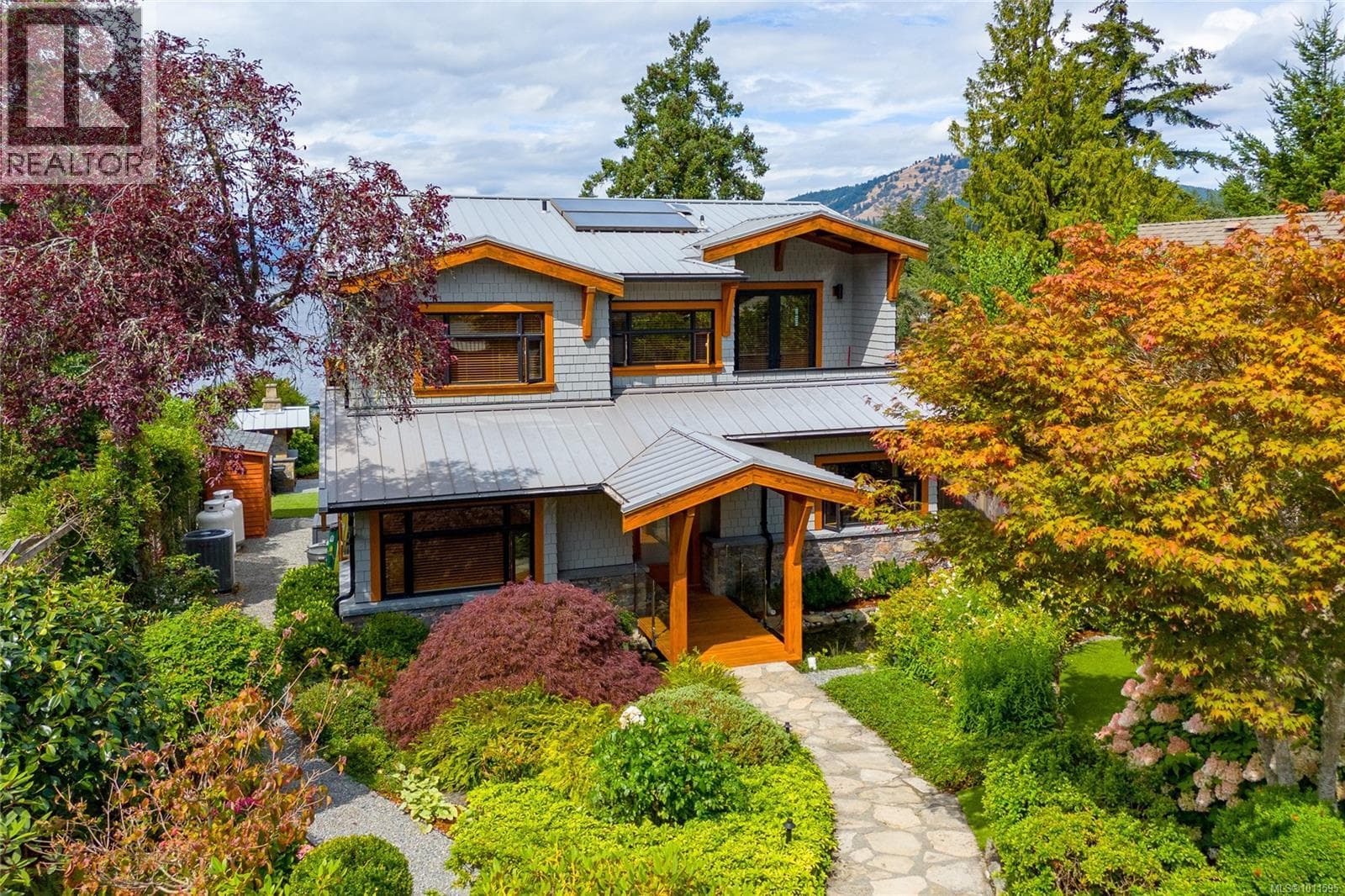 580 Meldram Dr — North Saanich, British Columbia - Main photo