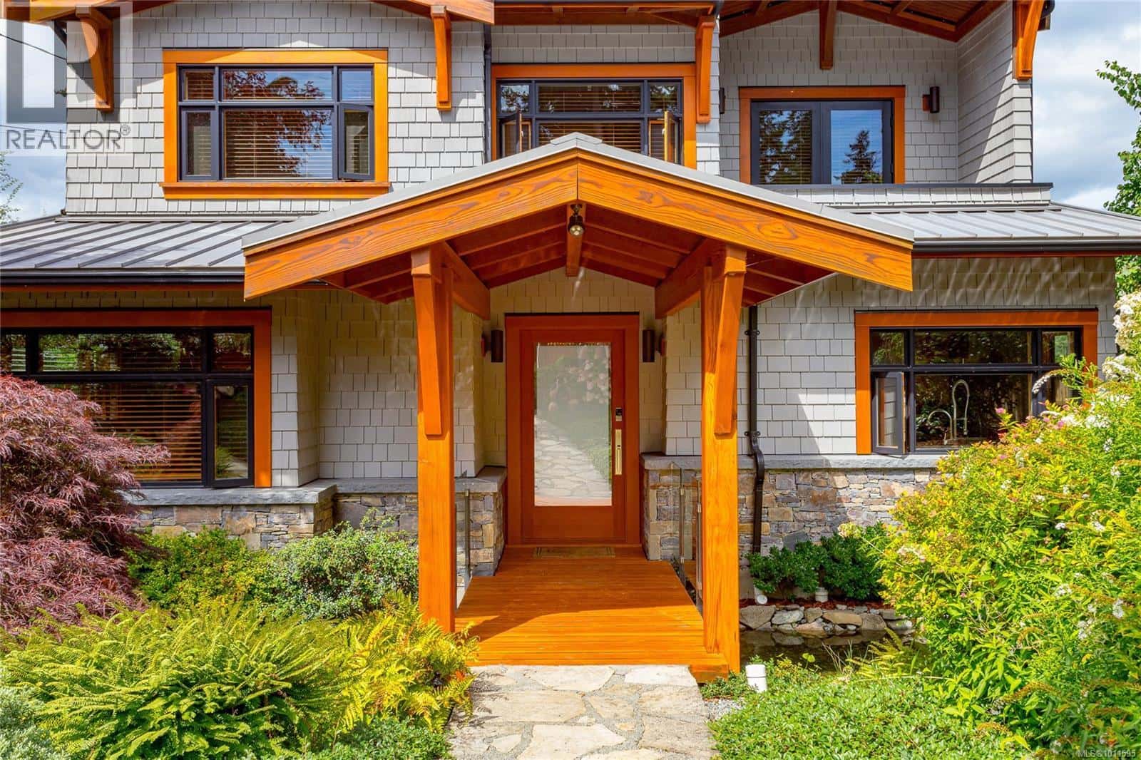 580 Meldram Dr — North Saanich, British Columbia - Photo 5 of 64