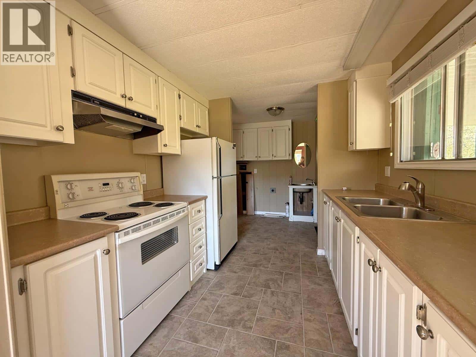 20 1700 BROADWAY AVENUE — Williams Lake, British Columbia - Photo 2 of 16