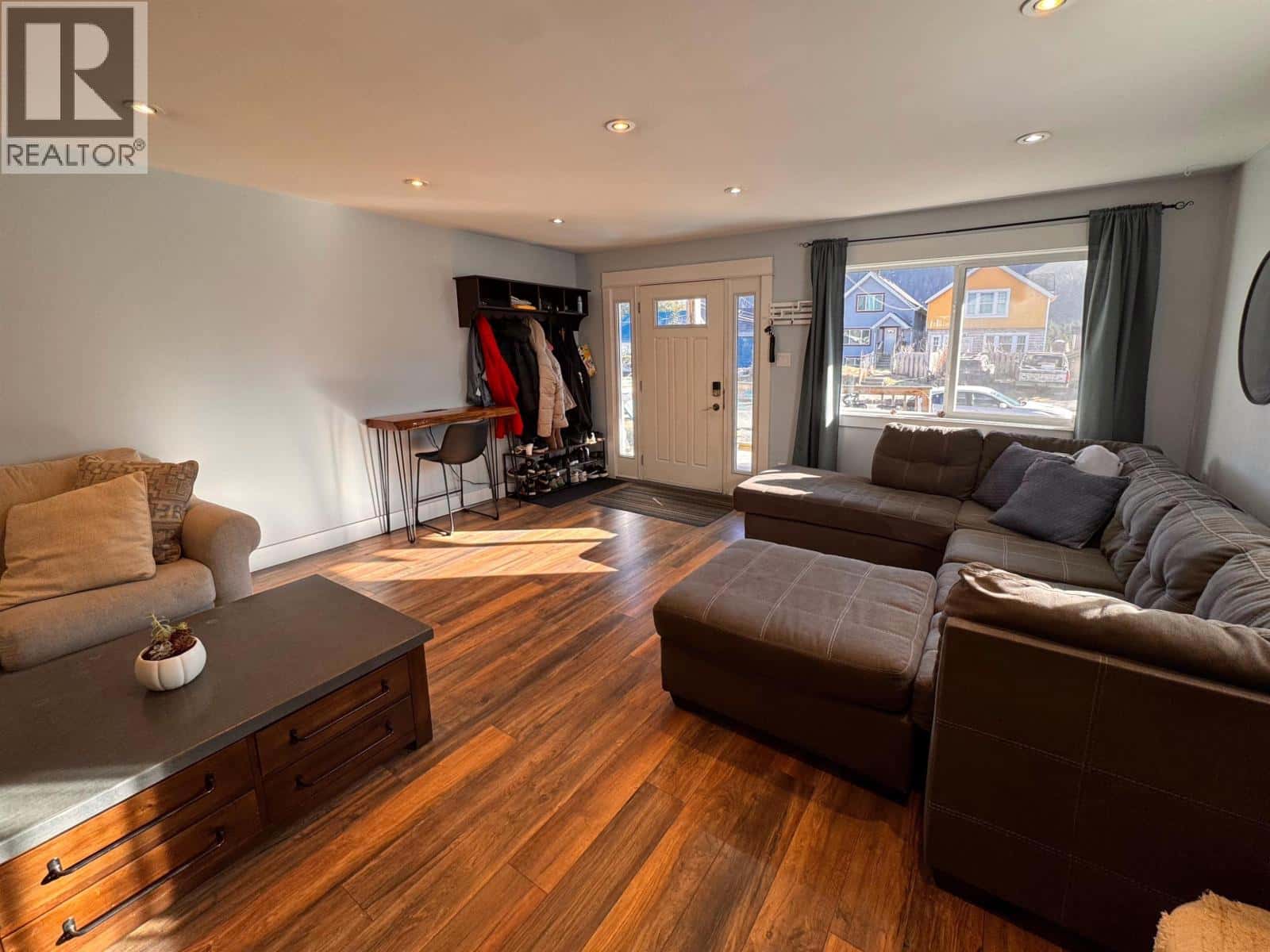 419 E 6TH AVENUE — Prince Rupert, British Columbia - Photo 3 of 17