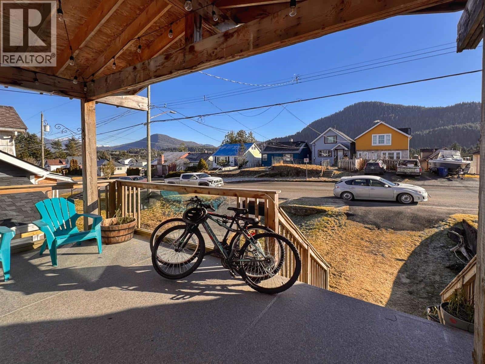 419 E 6TH AVENUE — Prince Rupert, British Columbia - Photo 2 of 17