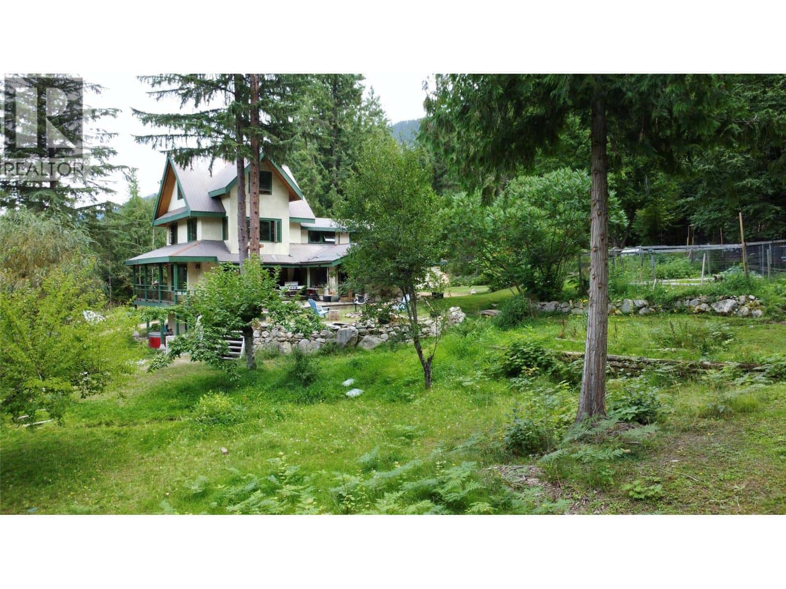 7138 GRAHAM Road — Winlaw, British Columbia - Photo 4 of 77