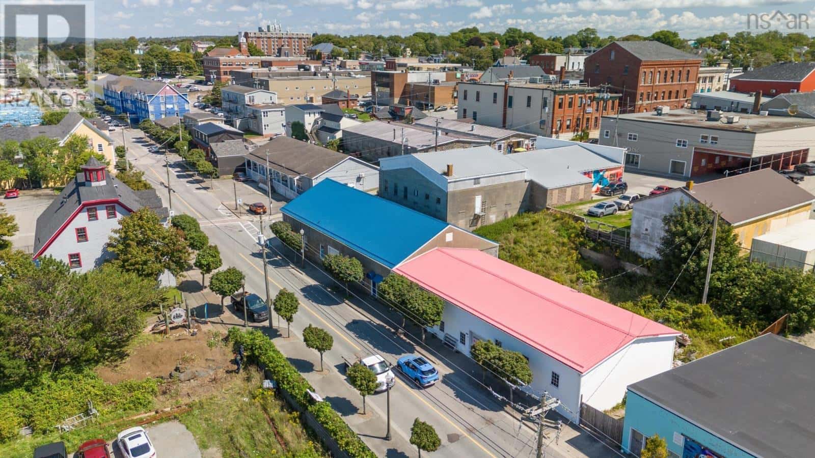 1 Central Street — Yarmouth, Nova Scotia - Photo 2 of 17