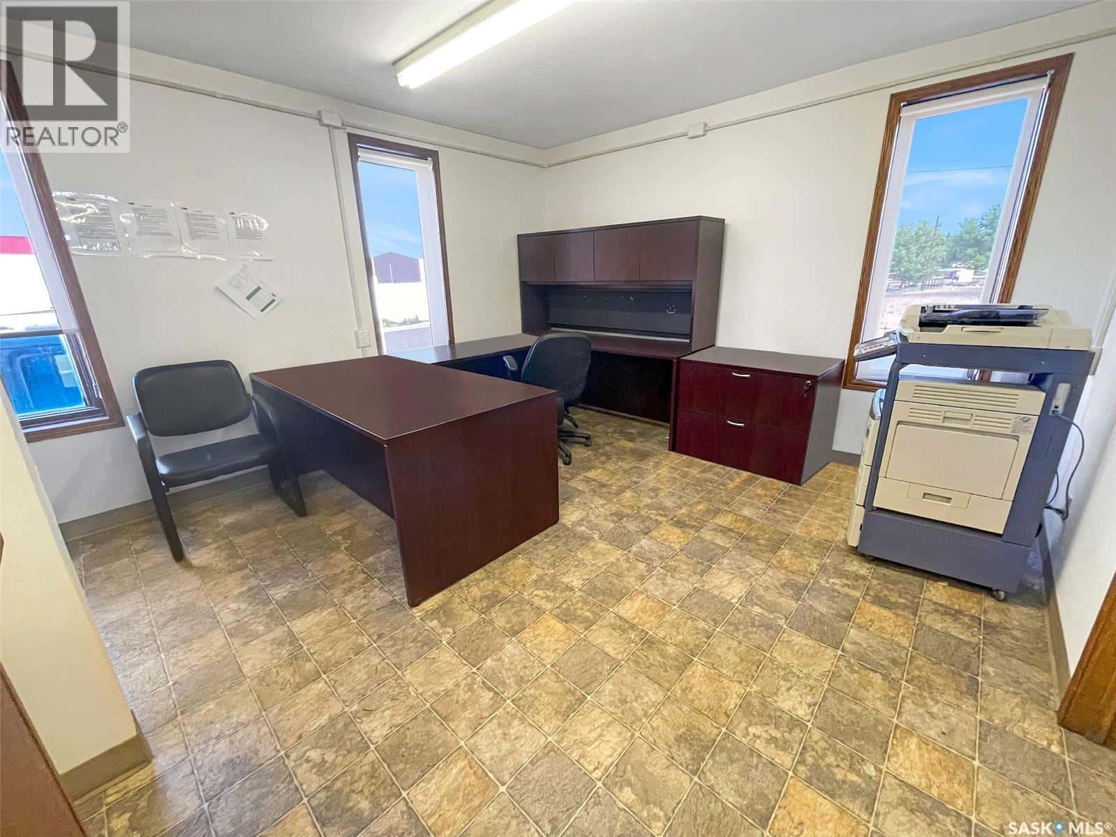 503 North Railway STREET W — Swift Current, Saskatchewan - Photo 5 of 14