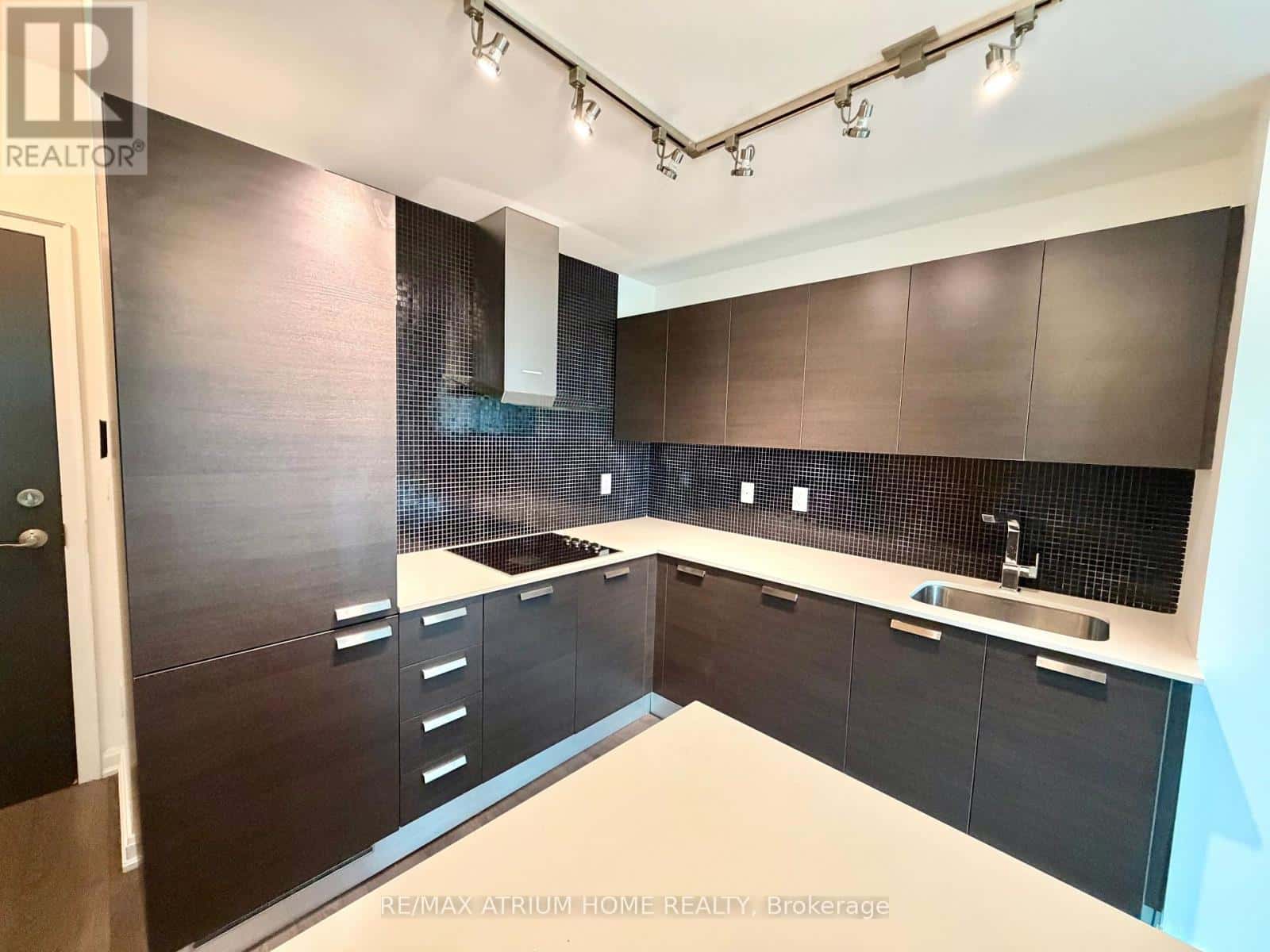 2706 - 9 BOGERT AVENUE — Toronto (Lansing-Westgate), Ontario - Photo 2 of 17