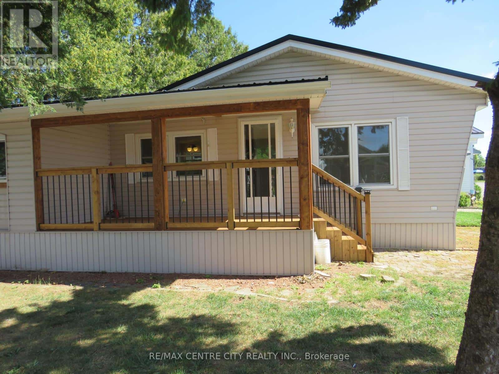 120 - 2189 DUNDAS STREET E — London East (East I), Ontario - Photo 2 of 25