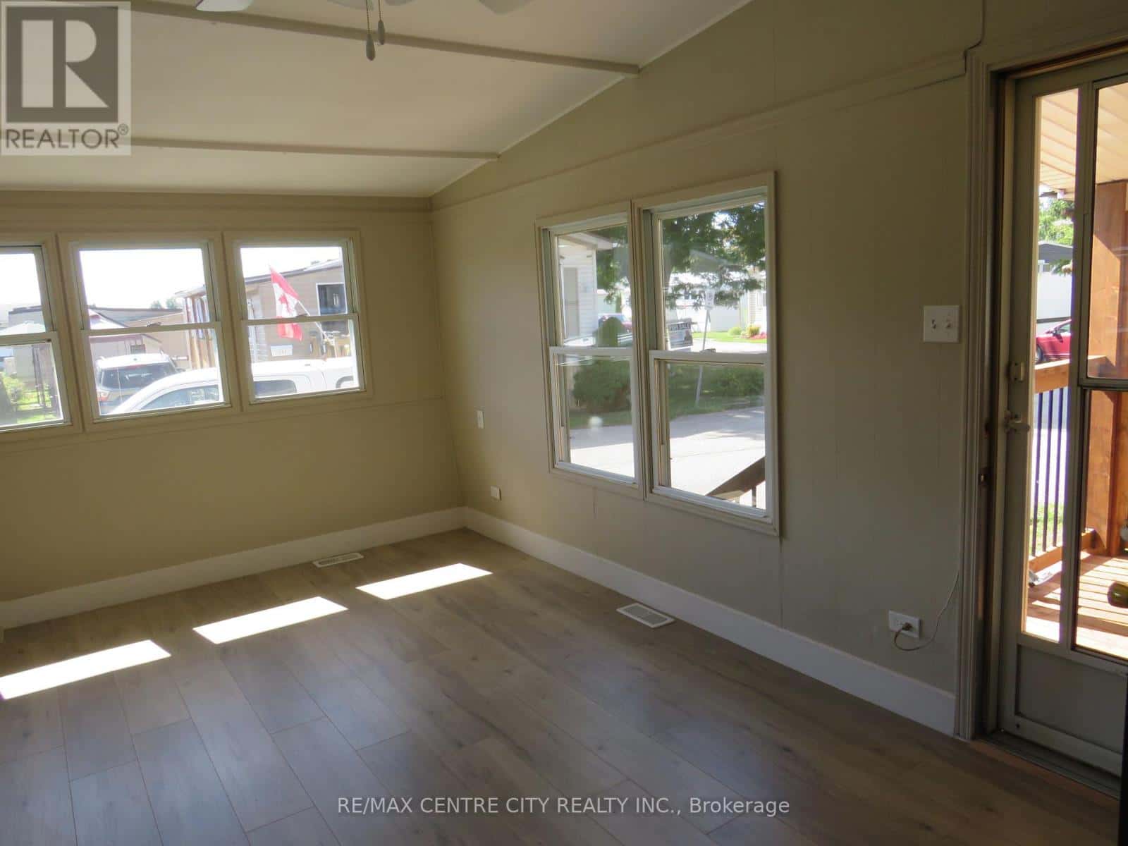 120 - 2189 DUNDAS STREET E — London East (East I), Ontario - Photo 3 of 25