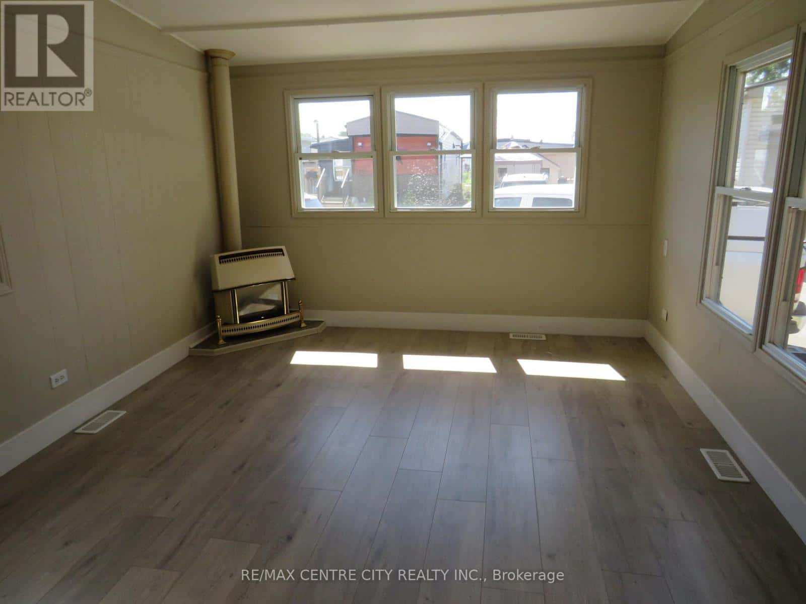 120 - 2189 DUNDAS STREET E — London East (East I), Ontario - Photo 4 of 25