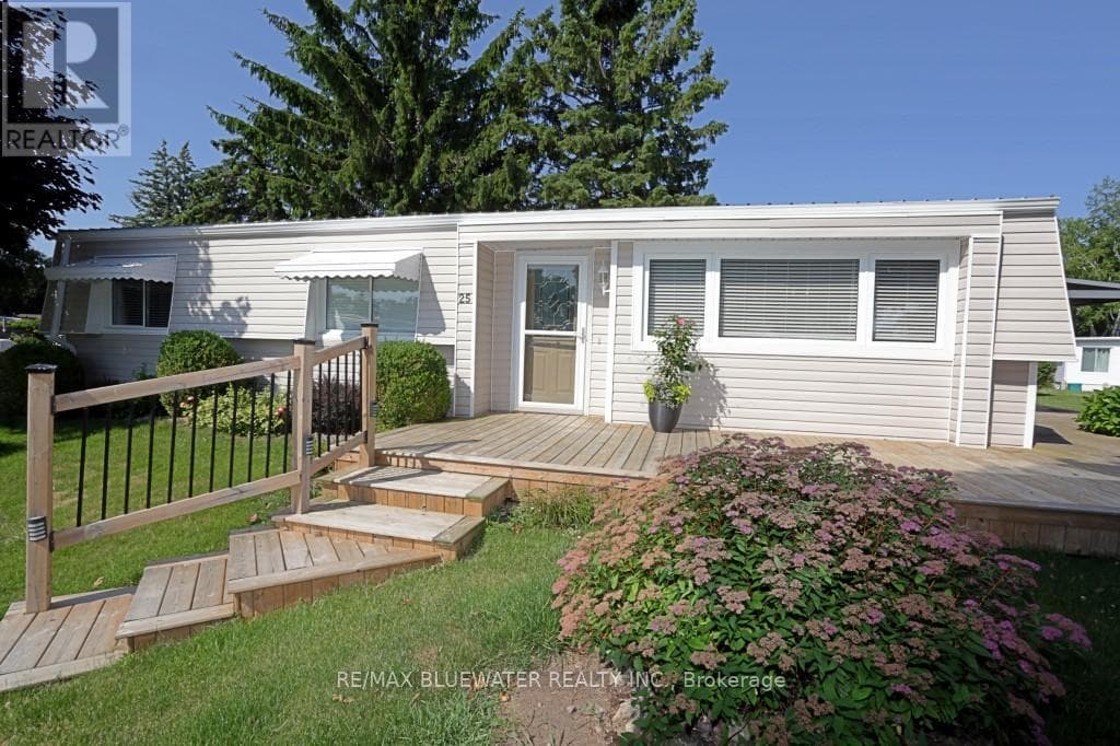 25 MAPLE GROVE COURT E - Main photo, South Huron (Stephen), Ontario