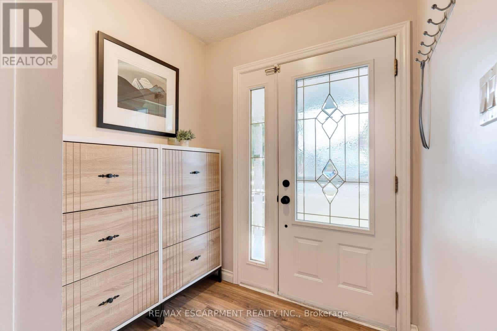 26 MADOC STREET — Hamilton (Stoney Creek), Ontario - Photo 3 of 36