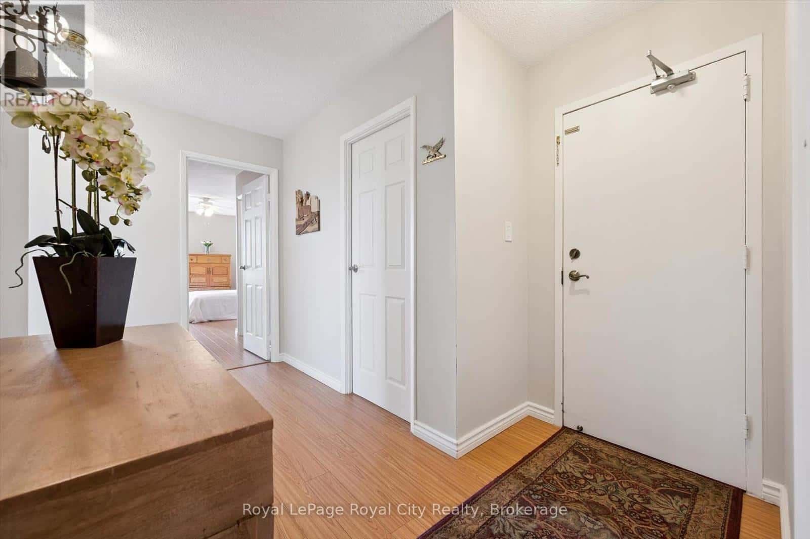 713 - 19 WOODLAWN ROAD E — Guelph (Riverside Park), Ontario - Photo 2 of 50