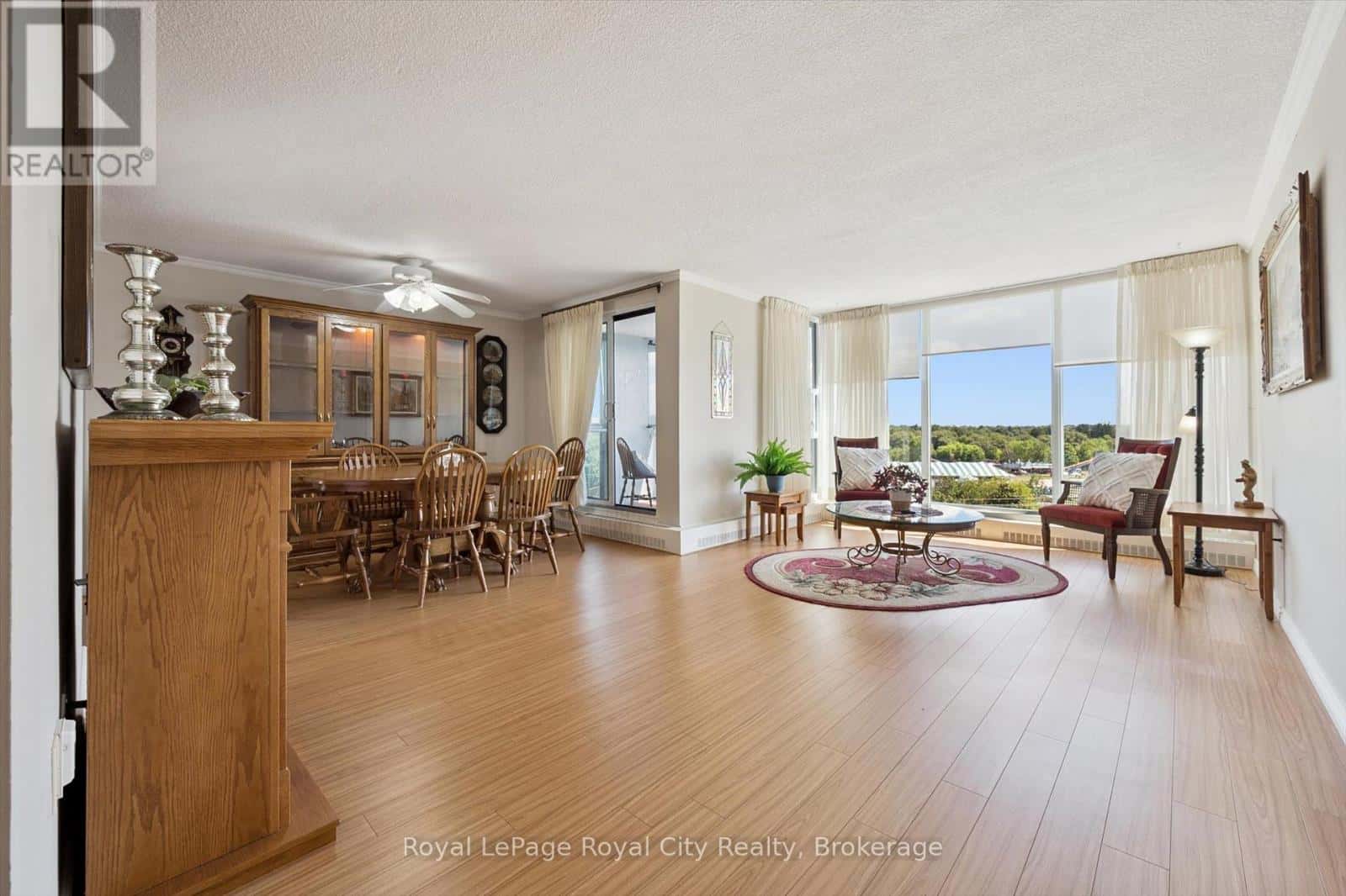 713 - 19 WOODLAWN ROAD E — Guelph (Riverside Park), Ontario - Photo 3 of 50