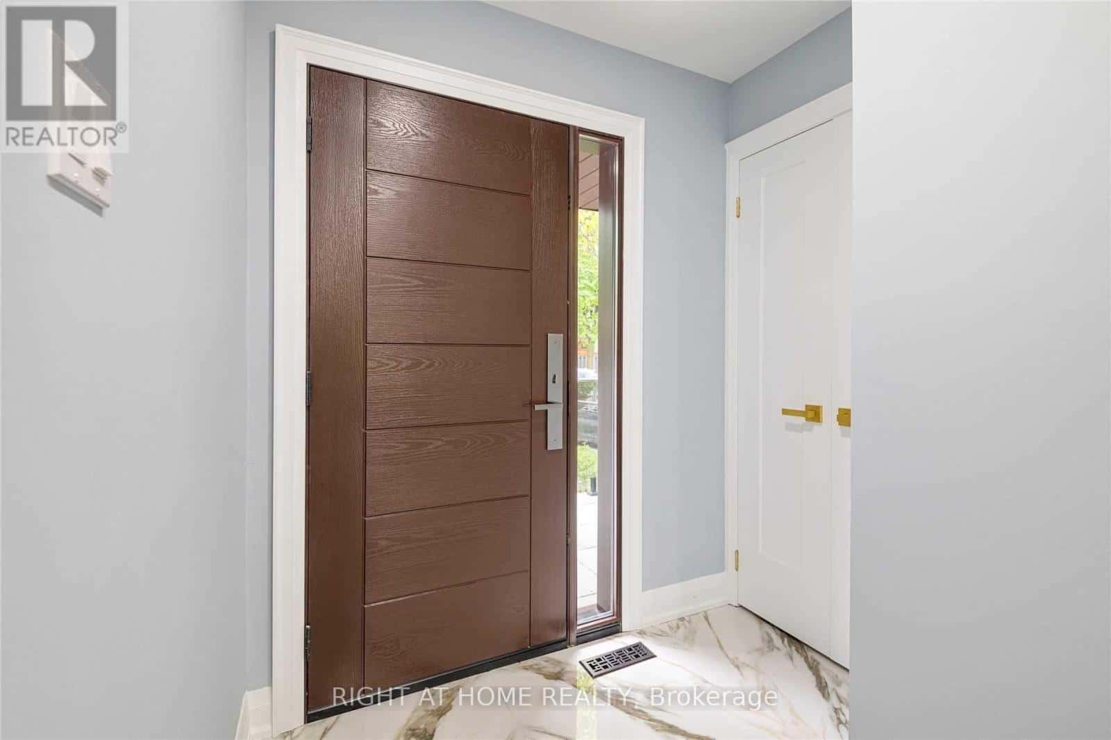 11 MICHAEL DRIVE — Richmond Hill (North Richvale), Ontario - Photo 3 of 38