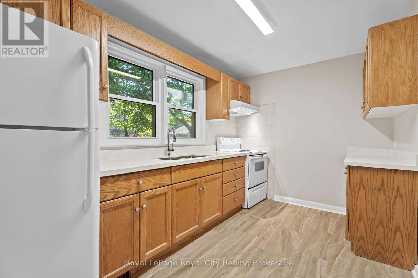 109 NORTHUMBERLAND STREET — Guelph (Downtown), Ontario - Photo 3 of 25