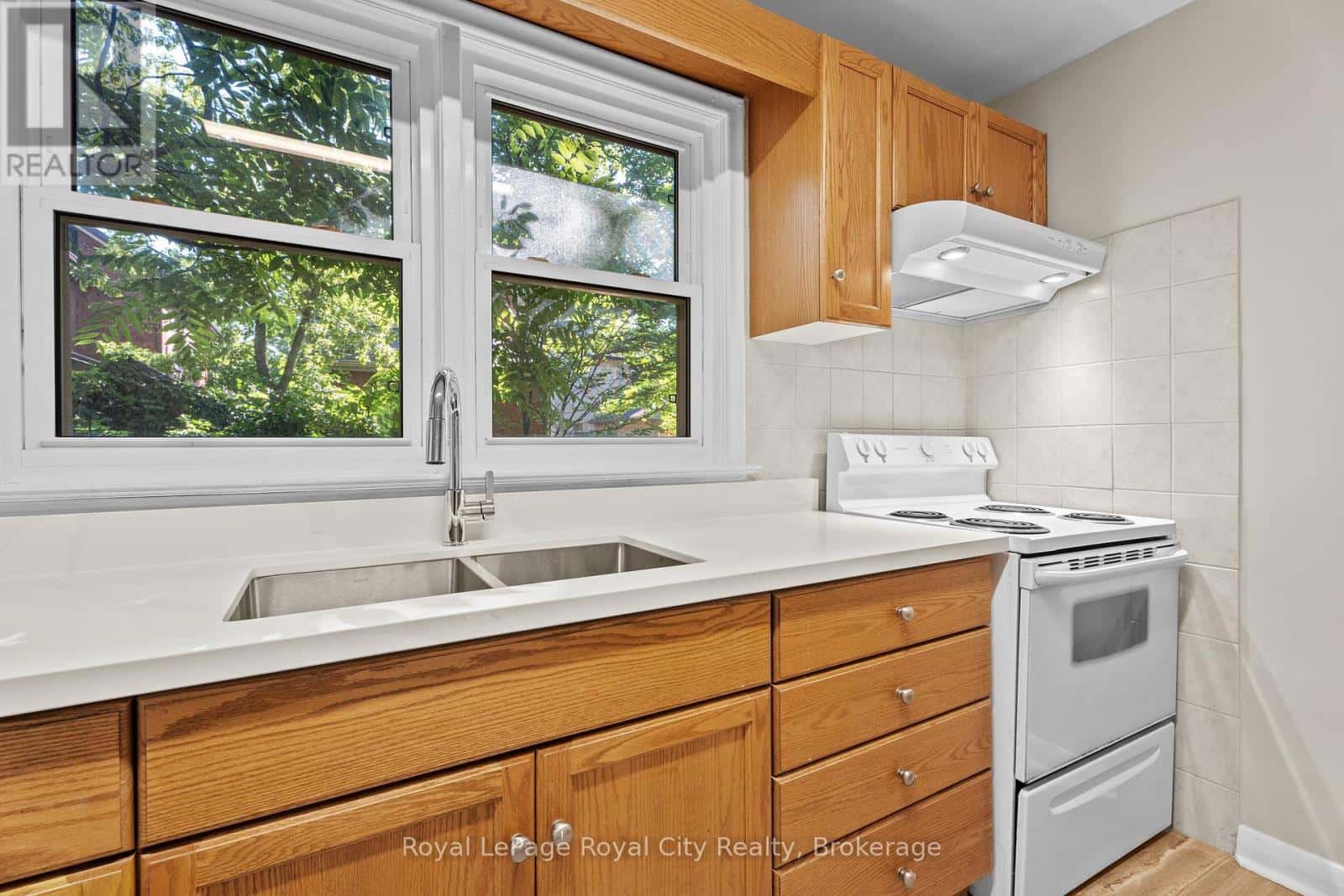 109 NORTHUMBERLAND STREET — Guelph (Downtown), Ontario - Photo 4 of 25