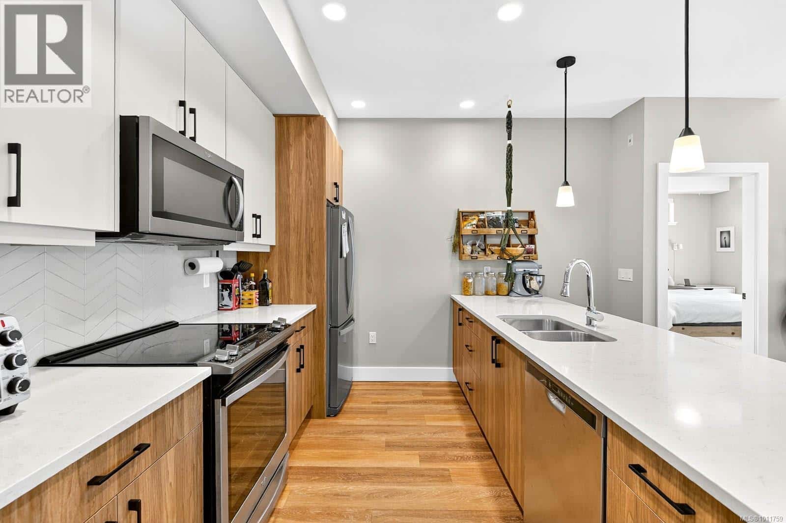 302 700 Yew Wood Rd — Tofino, British Columbia - Photo 2 of 61