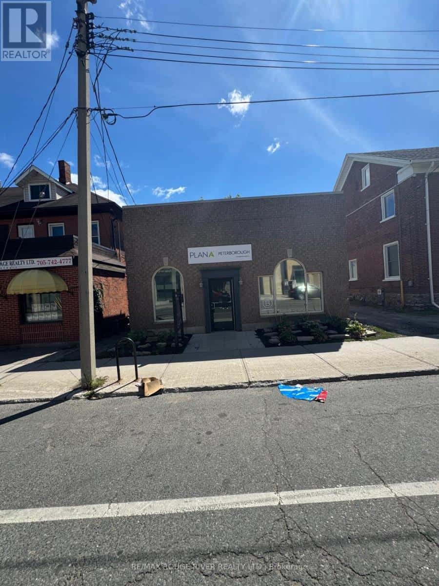 269 CHARLOTTE STREET — Peterborough (Town Ward 3), Ontario - Photo 2 of 20