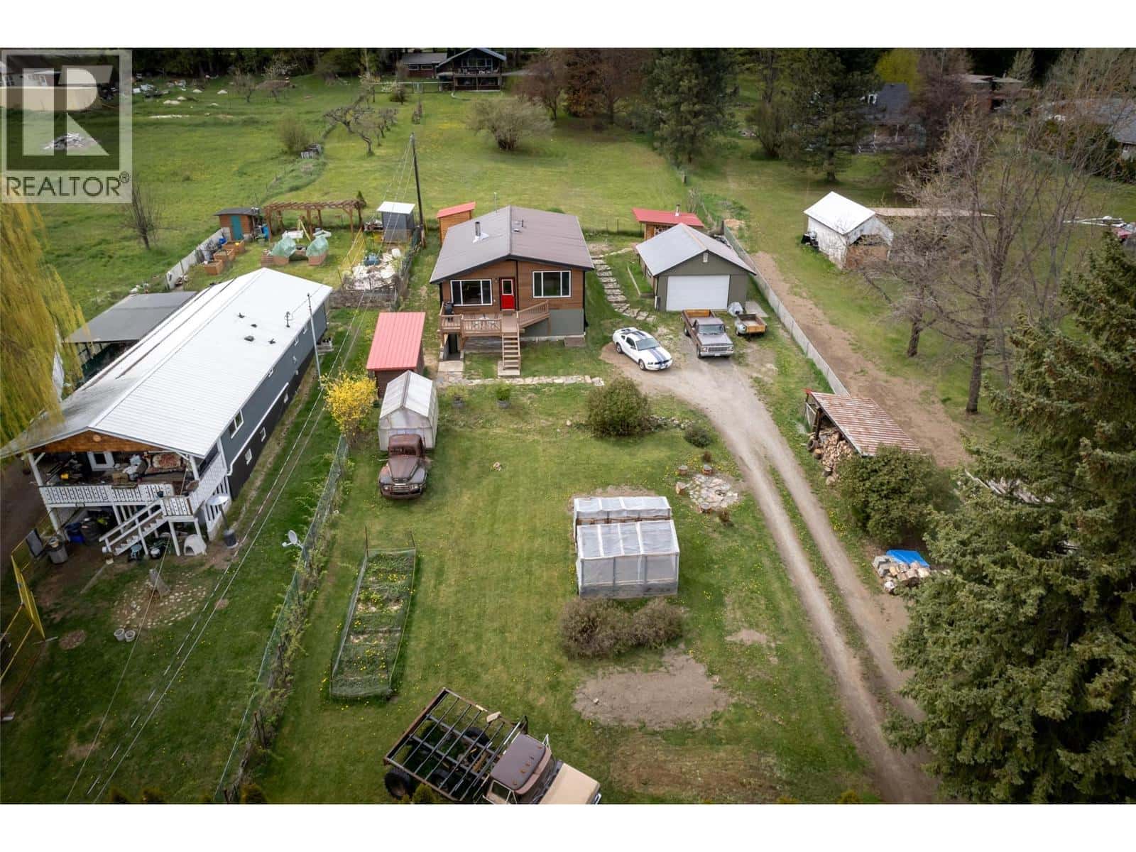 127 8th Street N — Kaslo, British Columbia - Photo 4 of 57