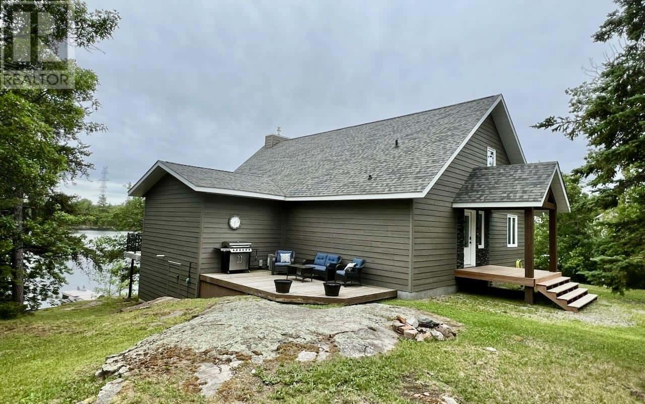 39B Reef Point Road — Fort Frances, Ontario - Photo 3 of 41