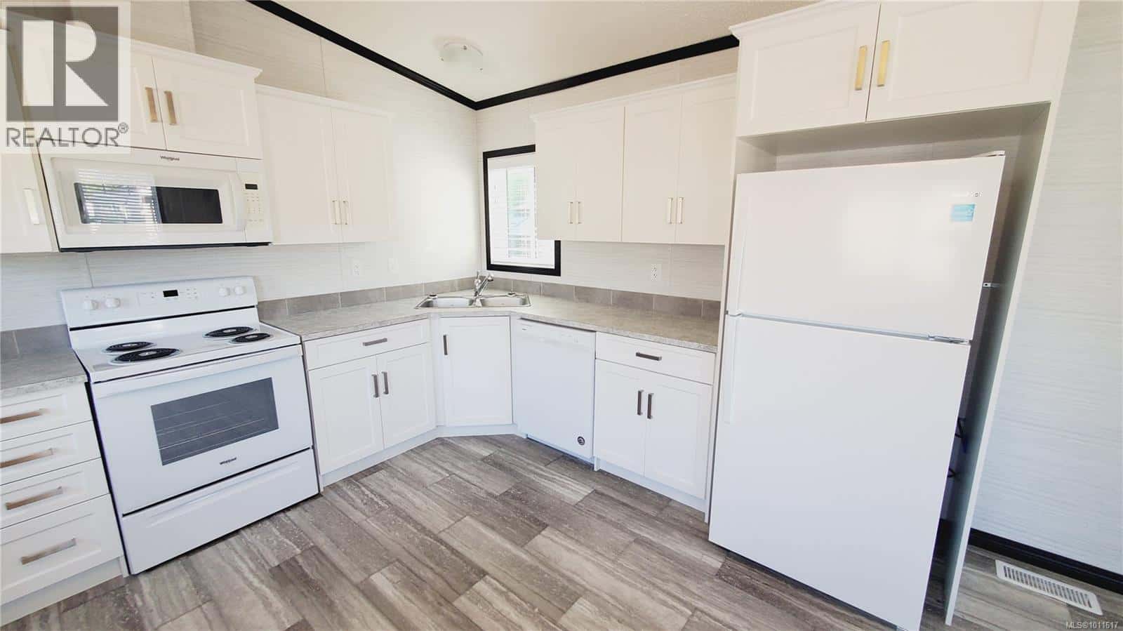 61 1720 Whibley Rd — Errington, British Columbia - Photo 2 of 31