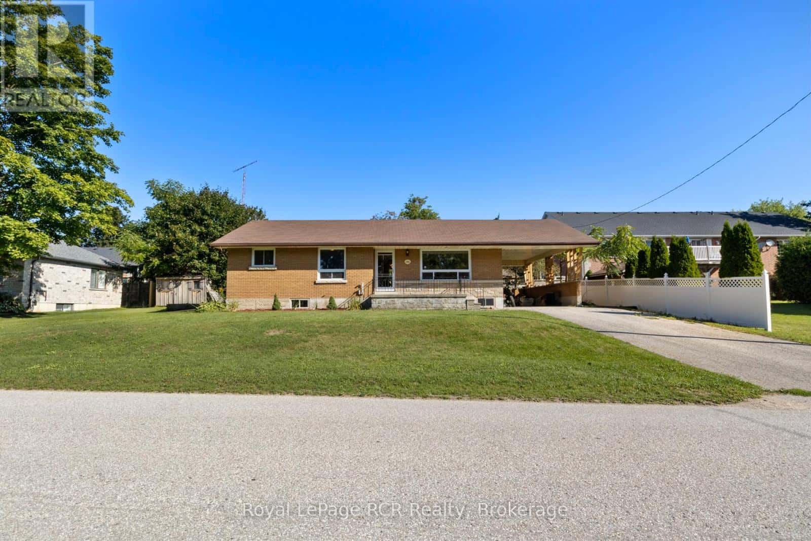 141 NORTH WATER STREET W — Wellington North (Mount Forest), Ontario - Photo 3 of 39