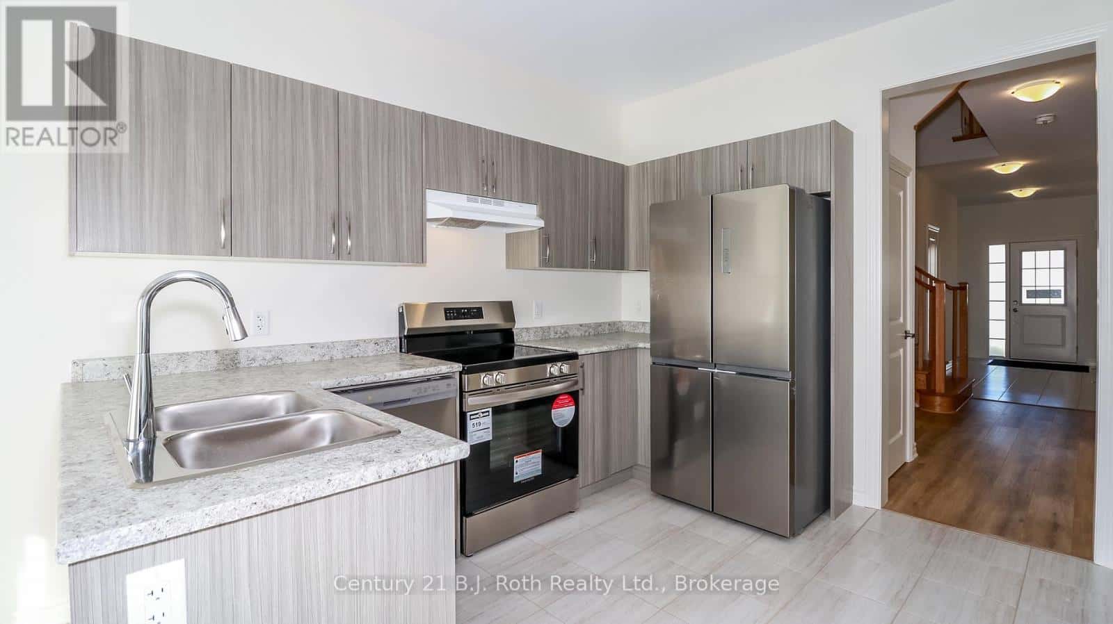 243 MCKENZIE DRIVE — Clearview (Stayner), Ontario - Photo 3 of 25