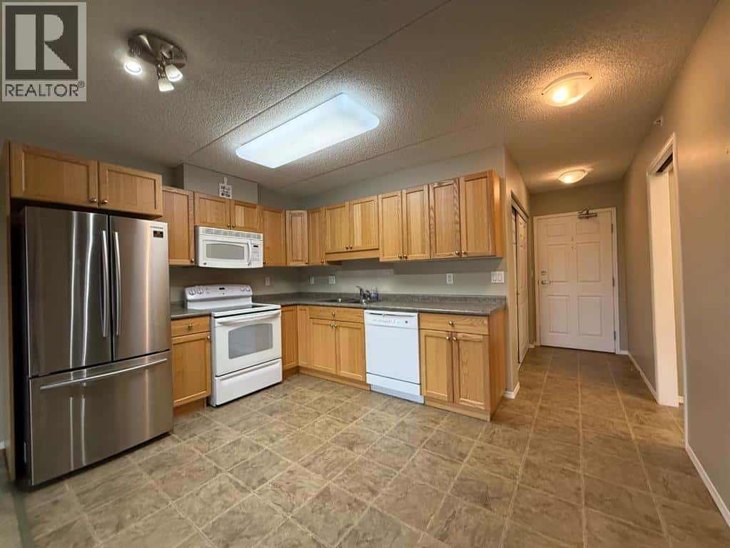 302, 4646 55th Avenue — High Prairie, Alberta - Photo 3 of 15