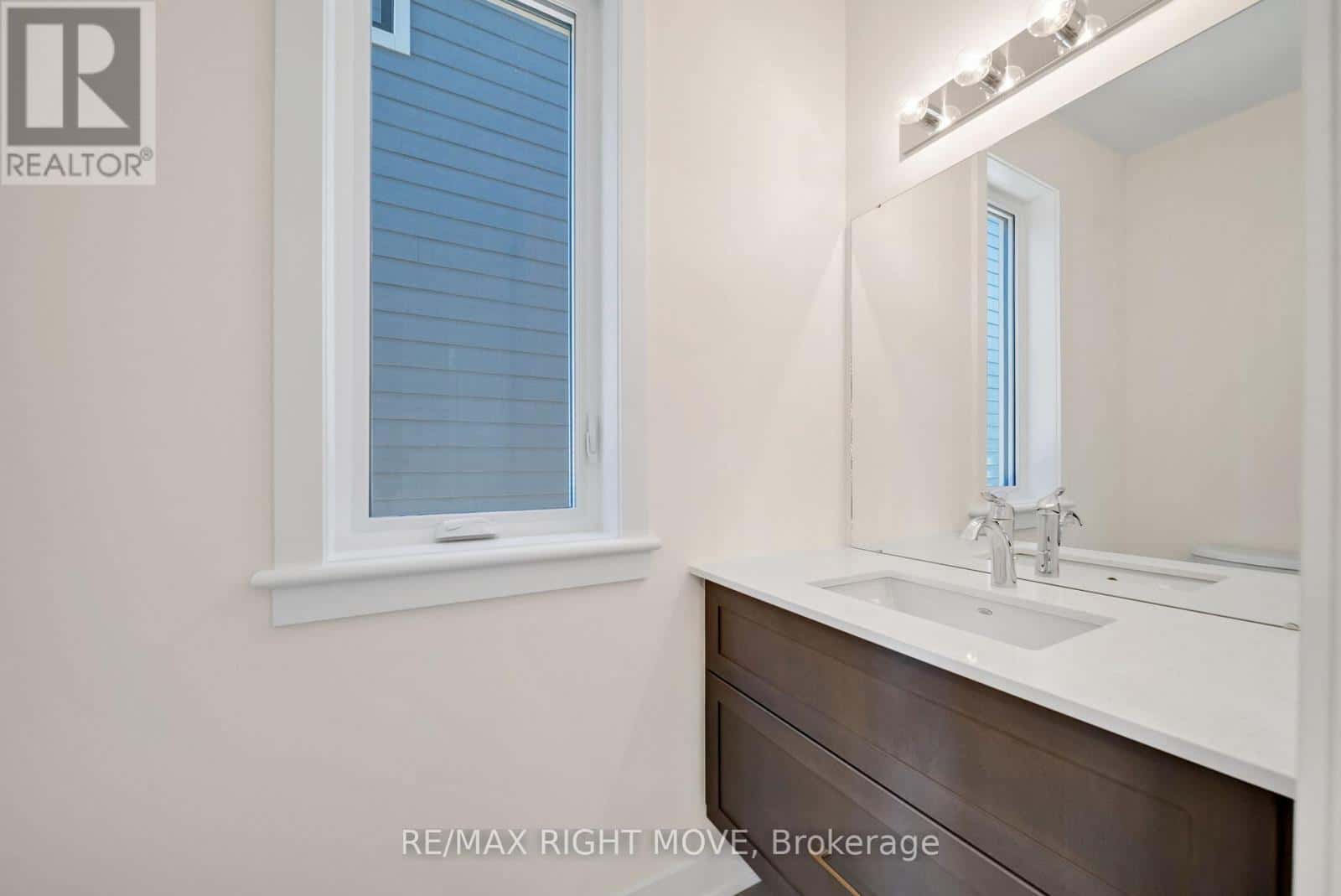 3194 ORION BOULEVARD — Orillia, Ontario - Photo 5 of 47