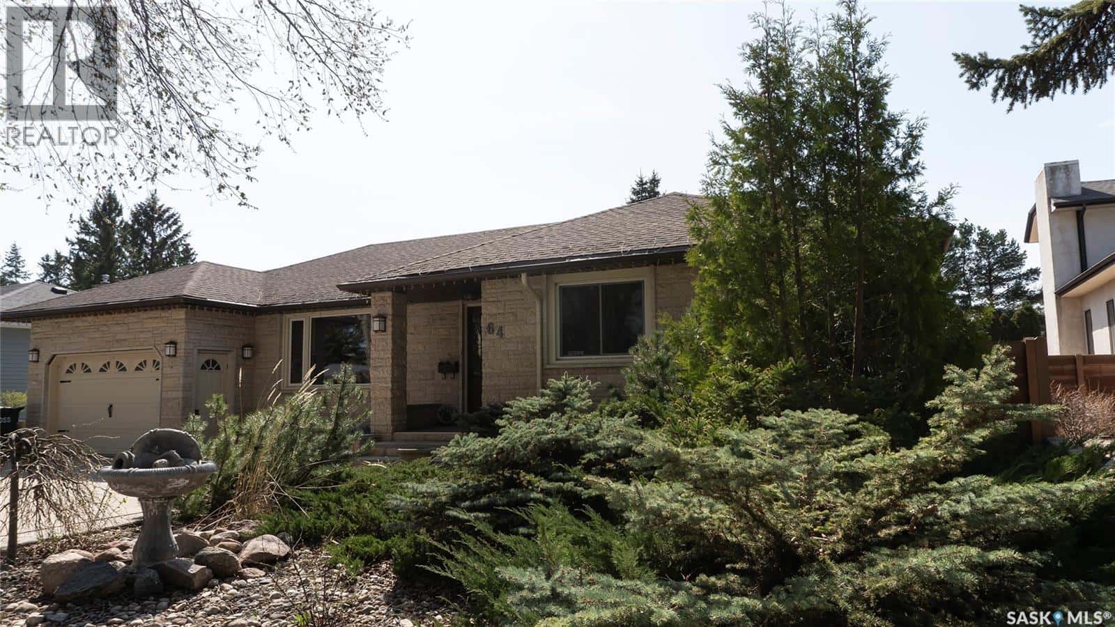 64 James AVENUE — Yorkton, Saskatchewan - Photo 3 of 44