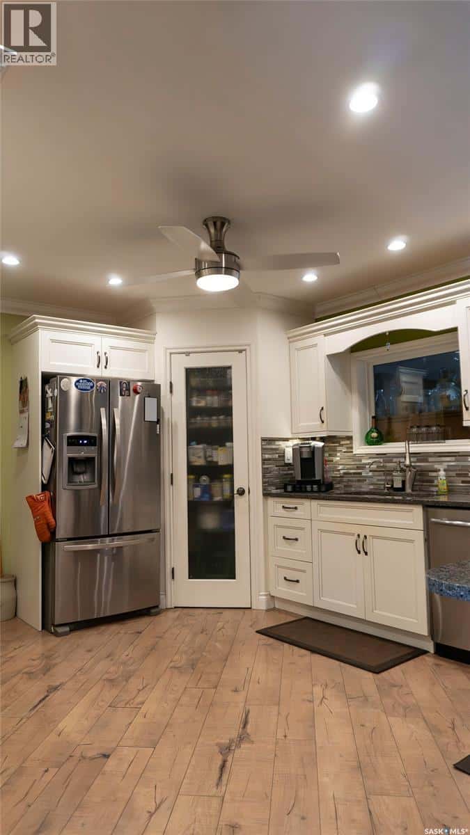 64 James AVENUE — Yorkton, Saskatchewan - Photo 5 of 44