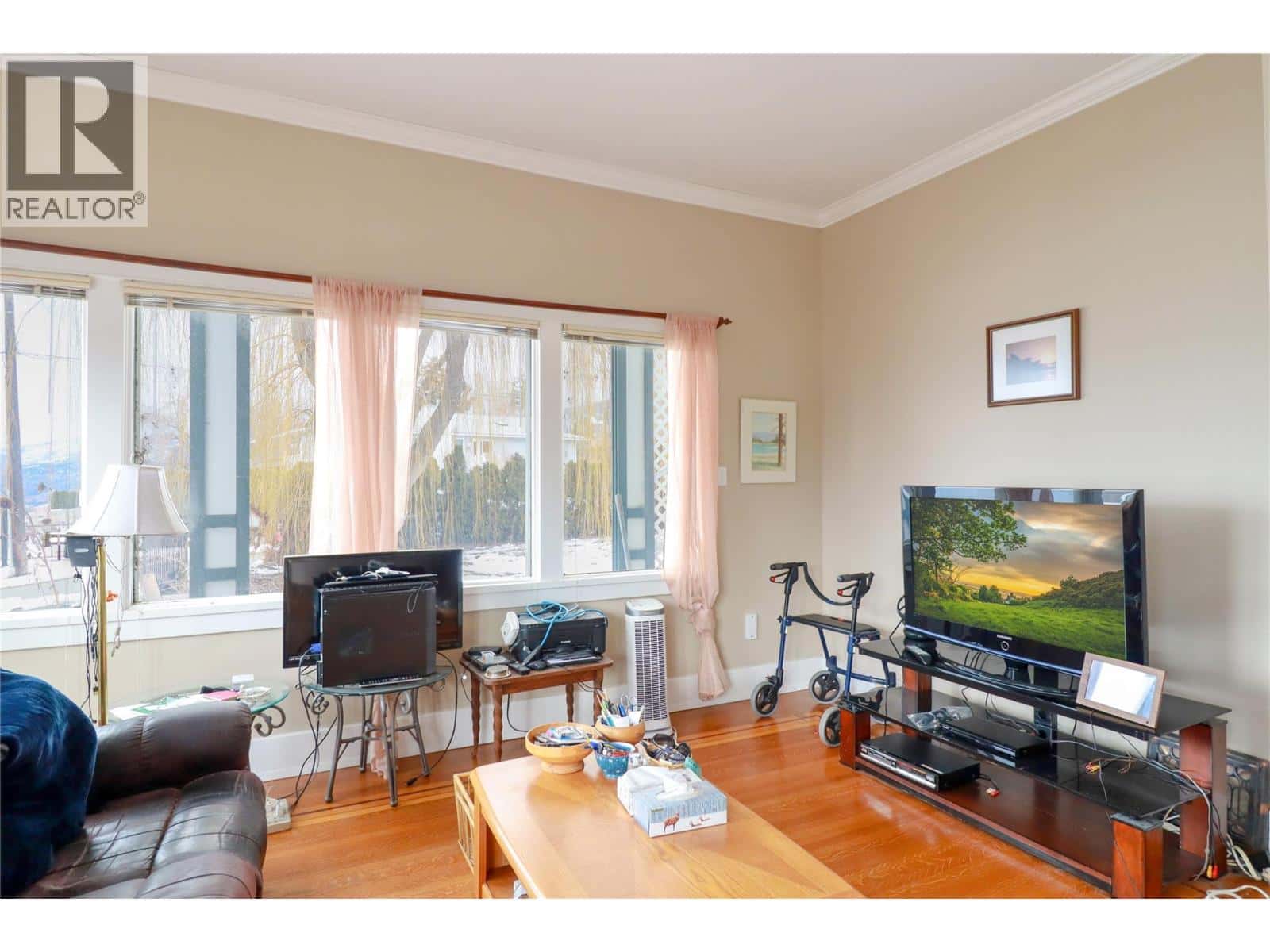 1050 Aikens Loop — Naramata, British Columbia - Photo 5 of 22