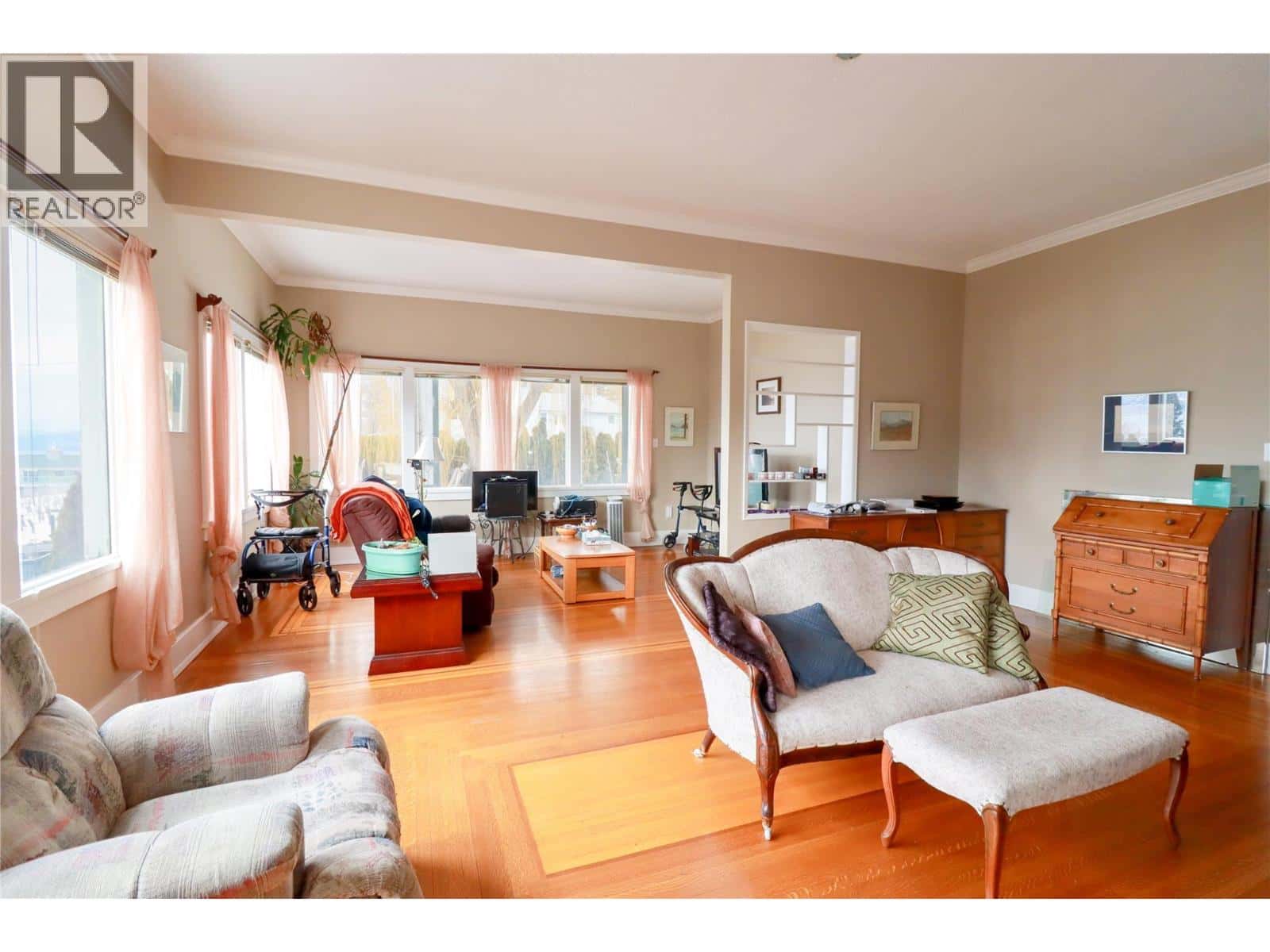 1050 Aikens Loop — Naramata, British Columbia - Photo 4 of 22