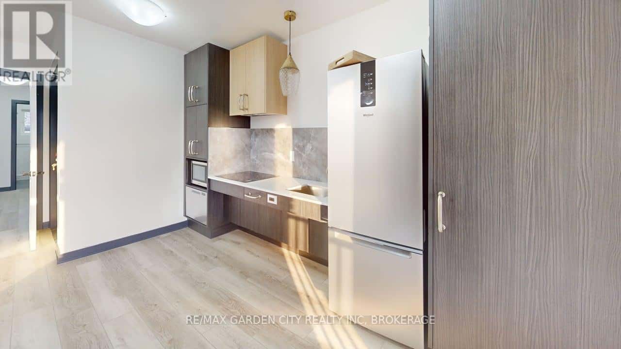 23 WARREN AVENUE — Hamilton (Balfour), Ontario - Photo 4 of 40