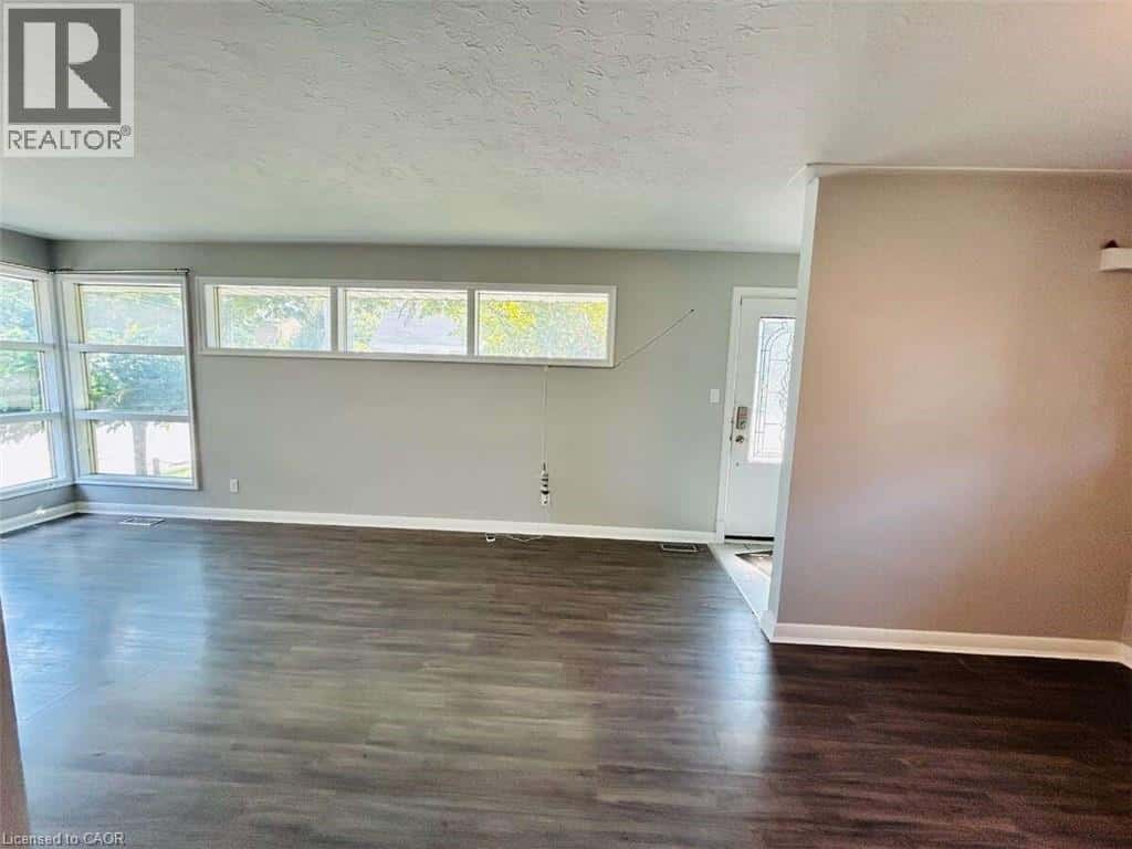 344 VICTORIA — Belleville, Ontario - Photo 5 of 50