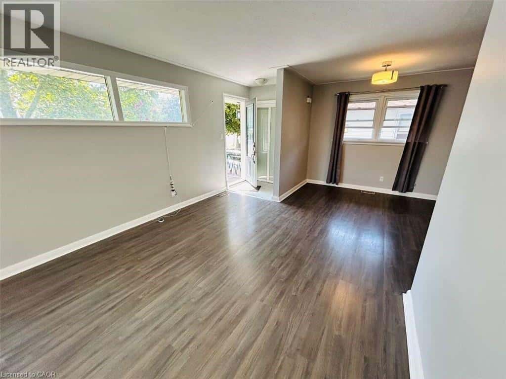 344 VICTORIA — Belleville, Ontario - Photo 4 of 50