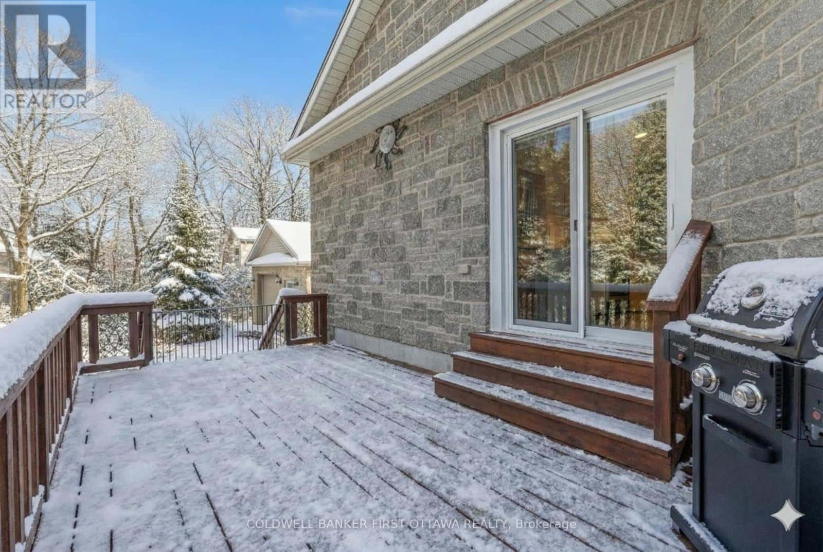 475 MOFFATT STREET — Carleton Place, Ontario - Photo 3 of 34