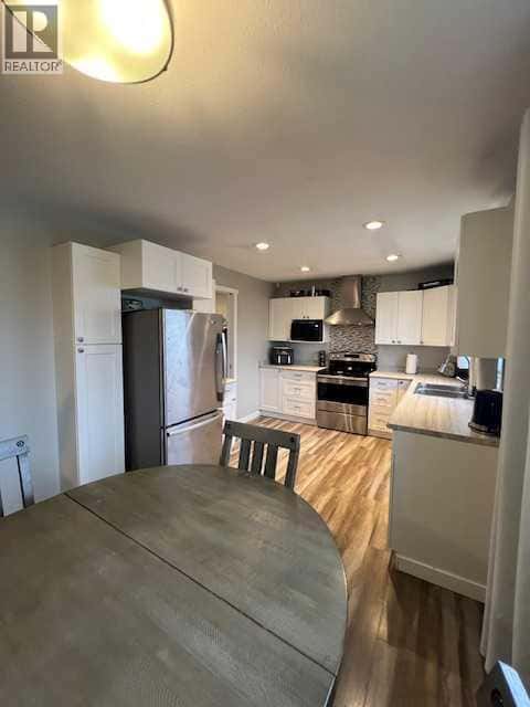 10015 100 Street — High Level, Alberta - Photo 3 of 37