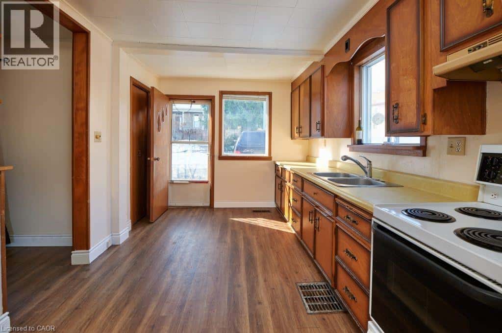 117 FRONT Street — New Dundee, Ontario - Photo 4 of 10