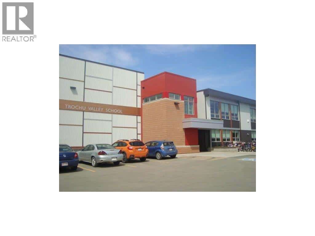 3 Evron Place — Trochu, Alberta - Photo 5 of 23