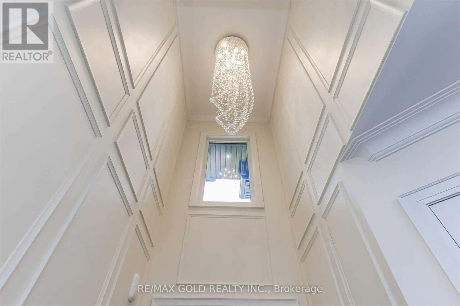 135 MILL STREET S — Brampton (Downtown Brampton), Ontario - Photo 4 of 47