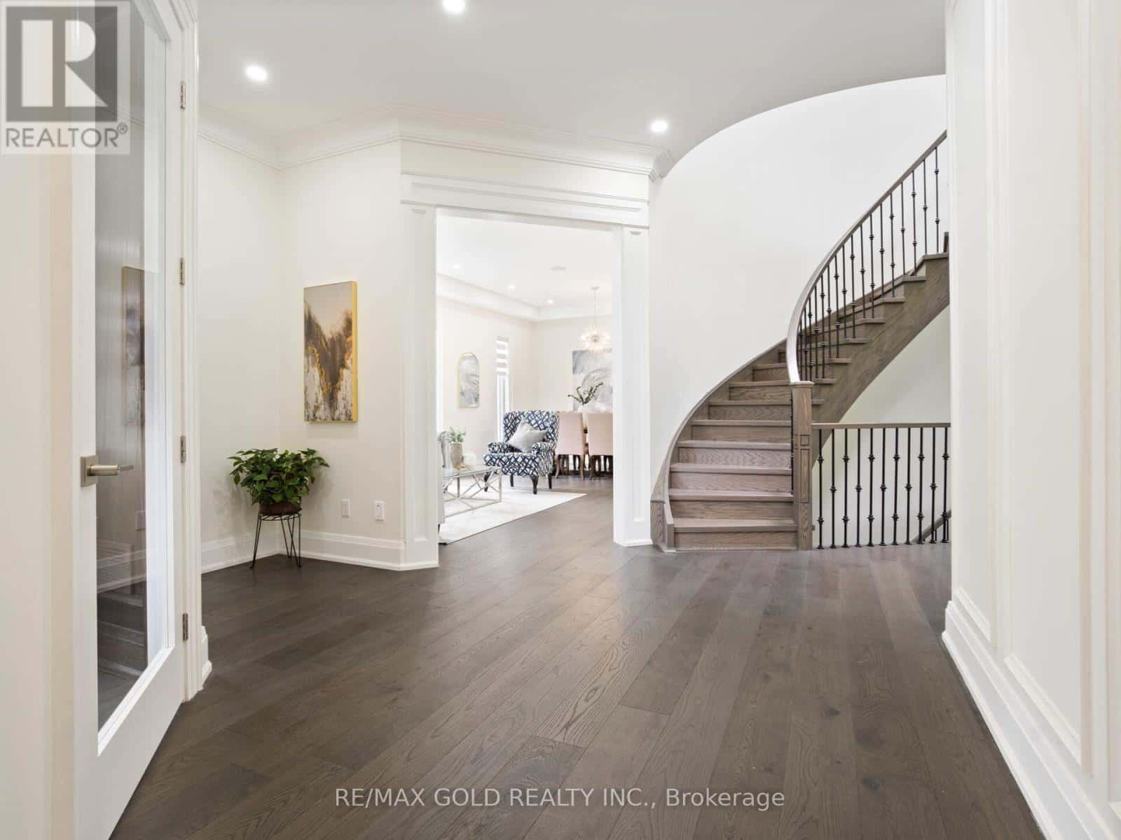 135 MILL STREET S — Brampton (Downtown Brampton), Ontario - Photo 5 of 47