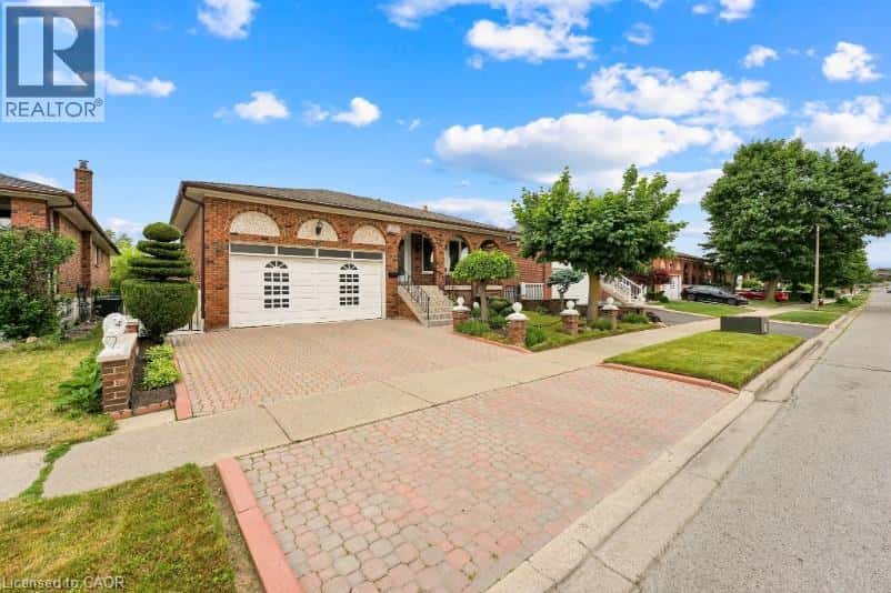 112 LINKDALE Road — Peel, Ontario - Photo 3 of 40