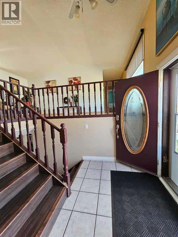 437 Main Street — Milk River, Alberta - Photo 4 of 46