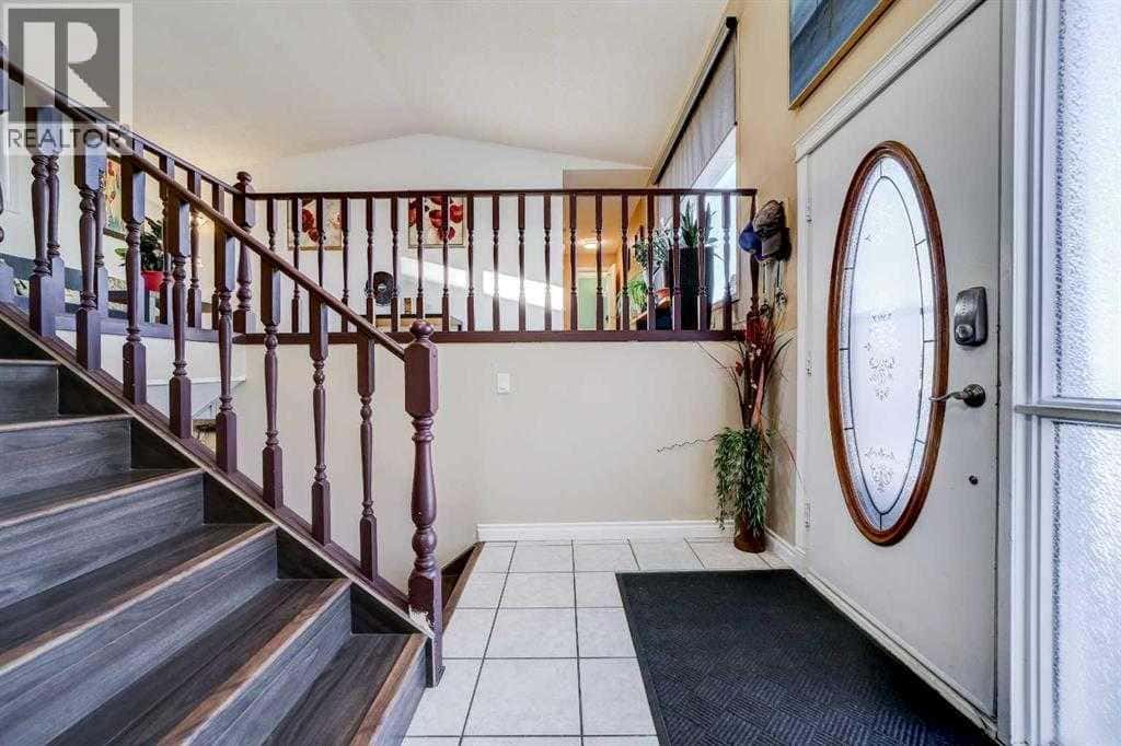 437 Main Street — Milk River, Alberta - Photo 5 of 46