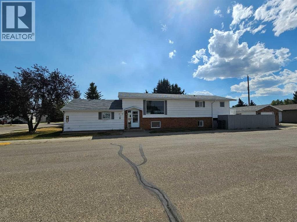437 Main Street — Milk River, Alberta - Main photo