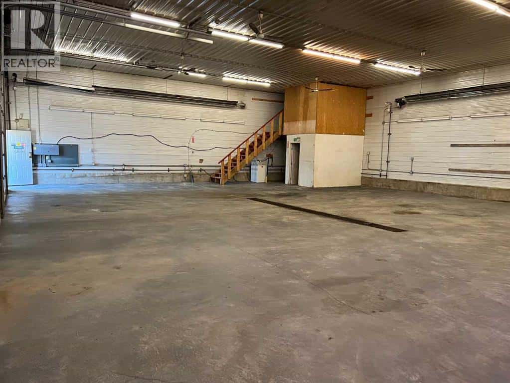 106 1 Street — Fox Creek, Alberta - Photo 5 of 40