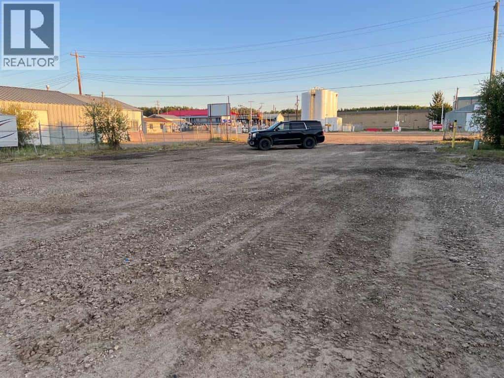 106 1 Street — Fox Creek, Alberta - Photo 2 of 40