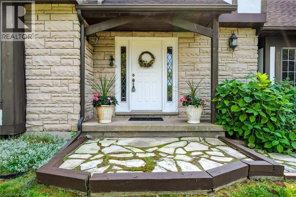 22 WENEIL Drive — Freelton, Ontario - Photo 5 of 47