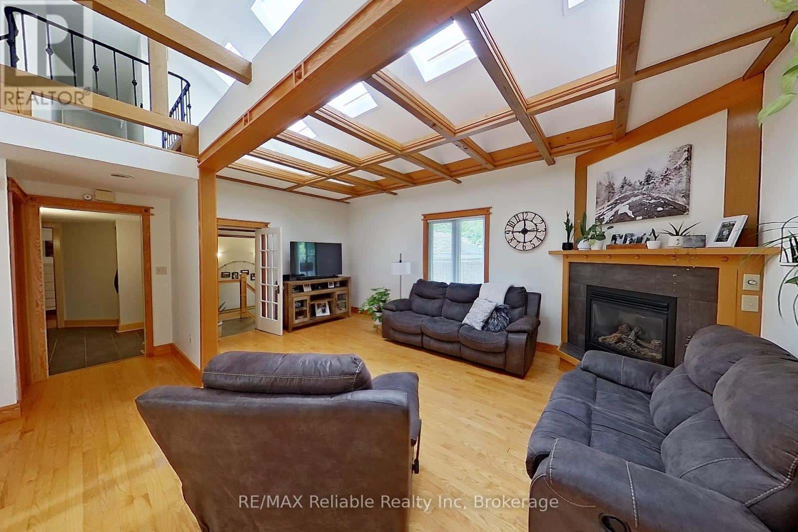 212 JAMES STREET — Central Huron (Clinton), Ontario - Photo 3 of 48