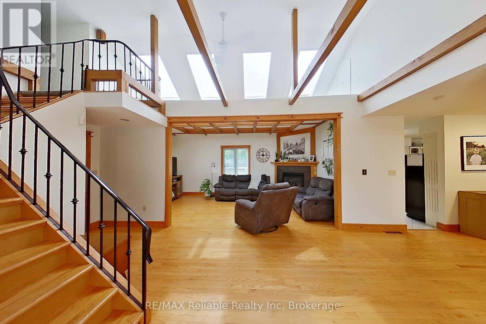 212 JAMES STREET — Central Huron (Clinton), Ontario - Photo 5 of 48